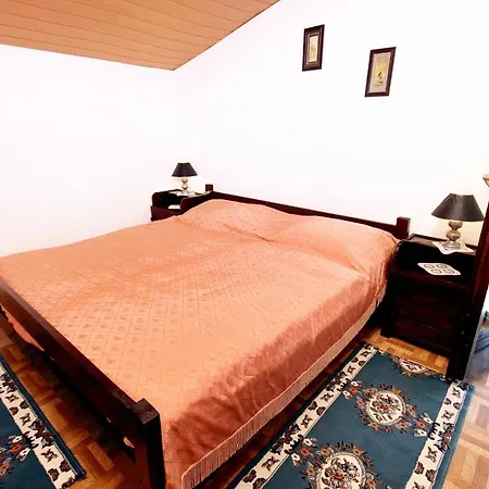 Veli Iz, Iz - 6253 Mali Iž