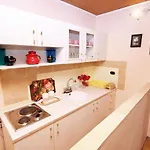 Veli Iz, Iz - 6253 * Mali Iž